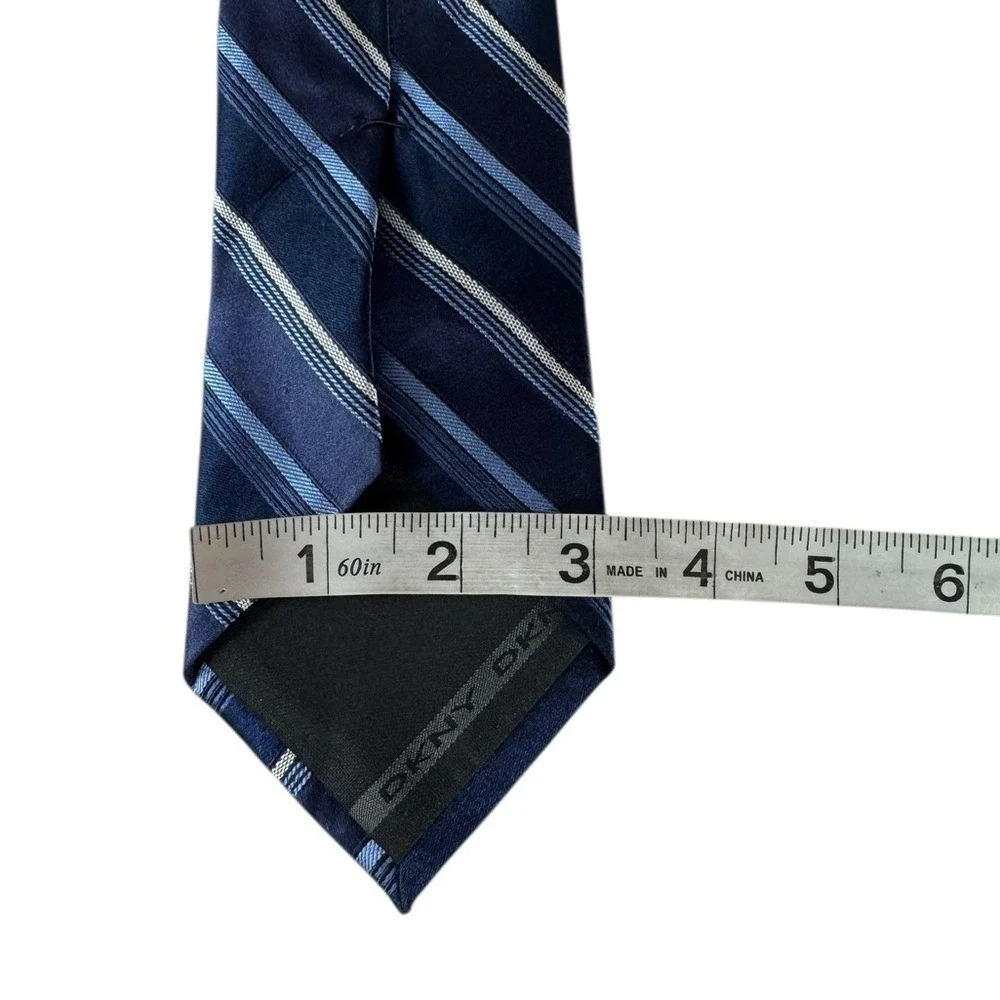 DKNY Mens Silk Neck Tie Quiet Luxury Old Money Career Professional Striped